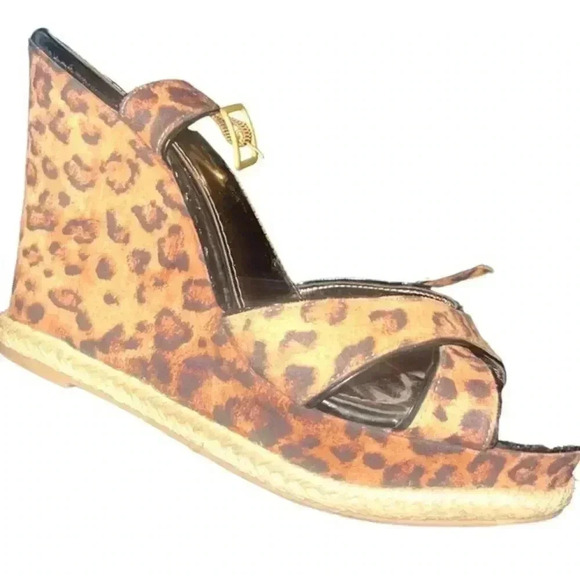 SOFIA VERGARA DESIGNER ANIMAL PRINT WEDGES. LOVE LOVE THESE - Picture 4 of 10